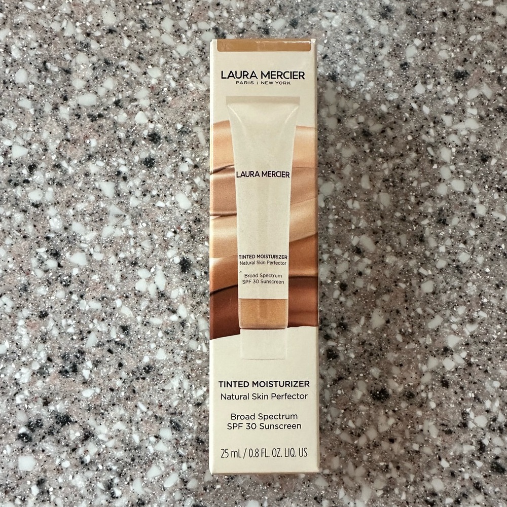 Laura Mercier Tinted Moisturizer SPF 30 - Natural Skin Perfector